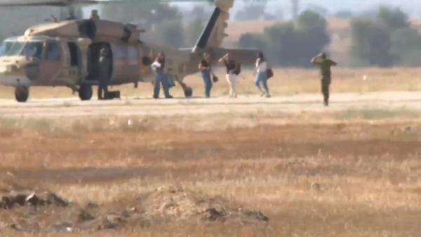 Hamas a eliberat şi ultimul ostatic american. Edan Alexander a sunat-o prima dată pe mama sa