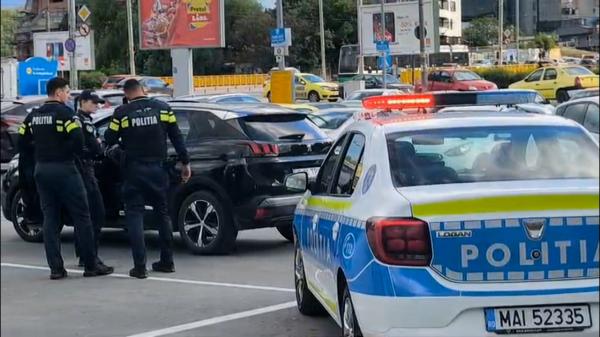 Beat criță, blocat în mașină, în parcarea unui hipermarket din Iaşi. Polițiștii au spart geamul crezând că e o urgență medicală