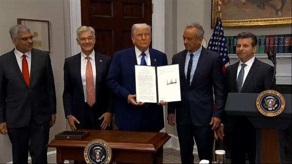 Războiul comercial dintre SUA şi China, pus pe pauză. Motivul pentru care Trump a acceptat reducerea taxelor