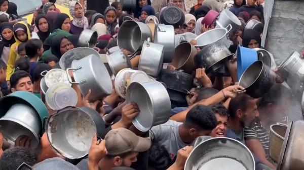 Copii călcaţi în picioare pentru o porţie de supă. Scene cutremurătoare în Gaza, după blocada impusă de Israel