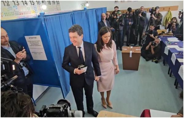 Nicușor Dan a votat la Făgăraș, orașul natal: "Românii au votat schimbare. Întrebarea este: care schimbare?"