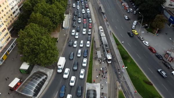 Programul Rabla 2025. Se schimbă valoarea ecotichetului pentru maşini electrice. Model de cerere