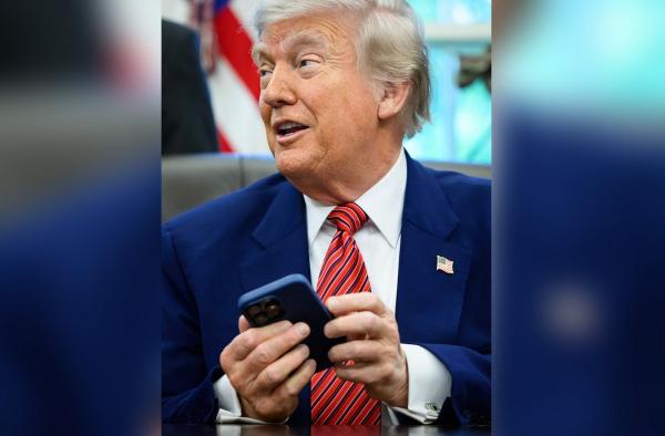Trump ameninţă Apple cu taxe de 25%, dacă nu va produce iPhone în SUA. De ce vestea nu ar intimida compania