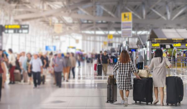 Românii pleacă în vacanță mai precauți. Asigurările de călătorie sunt tot mai căutate