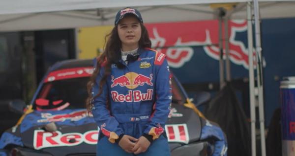 Natalia, prima femeie care a câştigat în Campionatul Naţional de Raliuri, a făcut spectacol în etapa de drifturi din Piaţa Constituţiei