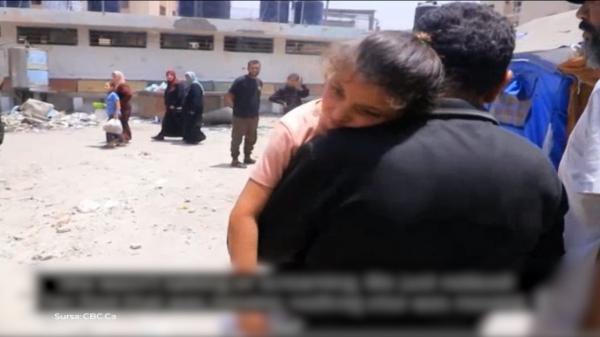 Imagine simbol în Gaza: o fetiţă încearcă să scape dintr-un incendiu, după un atac israelian