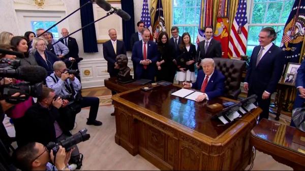 Administraţia Trump suspendă programarea interviurilor pentru obţinerea vizei de student. Anunţul Ambasadei din România