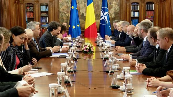 Bugetarii care şi-au majorat de 5 ori salariile, în plin dezastru economic. Cer 70.000 de lei lunar