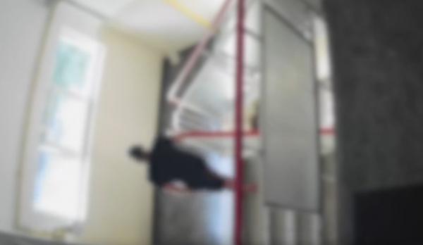 Bărbat împins pe scări, după o ceartă cu un vecin, într-un bloc din Sectorul 6. L-a târât apoi până la parter