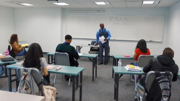 Universitatea SWISS din Geneva își deschide filială în București. Ce pot studia tinerii