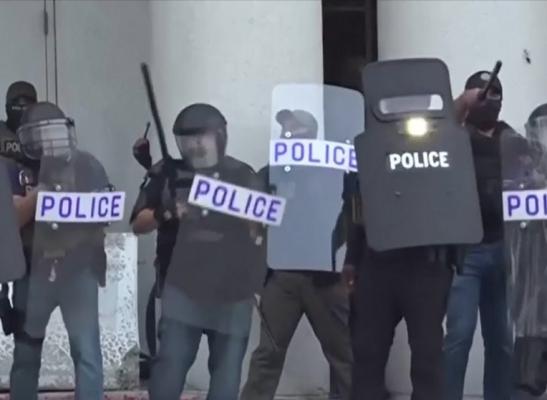 Violenţe în Los Angeles. Poliţia a făcut mai multe raiduri anti-migraţie: zeci de oameni, arestaţi