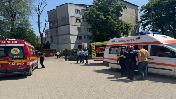 Tavanul unui spațiu de joacă s-a prăbușit peste 13 copii și 5 adulți, în Botoşani