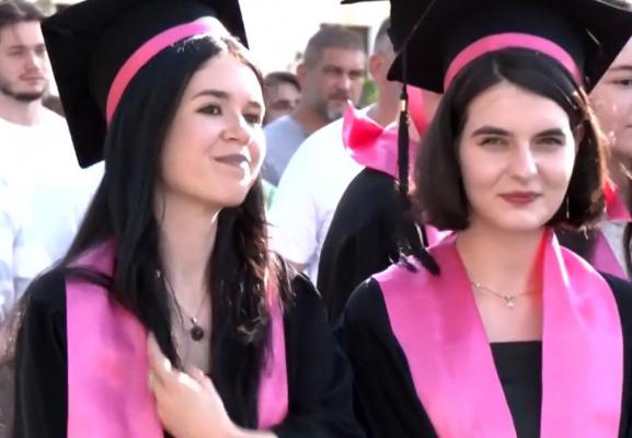Mihaela şi Victoria, elevele de nota zece din Alba Iulia. Au luat nota maximă din generală până în liceu