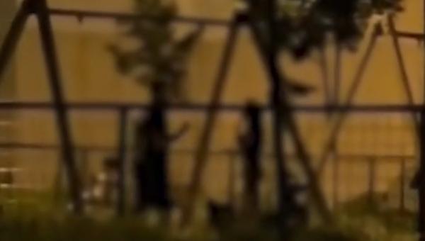 Femeie, bătută fără milă de soţul beat, de faţă cu fiul lor. Bărbatul era nervos că pierduse bani