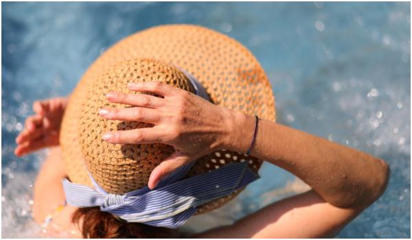 Cum au petrecut Rusaliile românii care au rămas în oraş. Un abonament la piscină a ajuns la 200 de lei