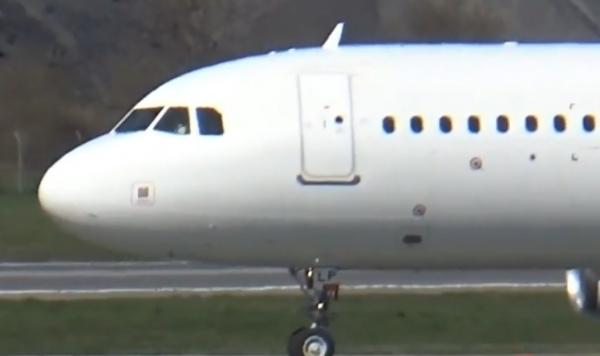 Un avion cu 143 de pasageri, din Ungaria, a aterizat de urgenţă în Austria. În cabina piloţilor a apărut fum