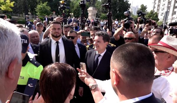 Nicuşor Dan, aclamat în Republica Moldova. "Odată şi odată se va rupe graniţa de la Prut"