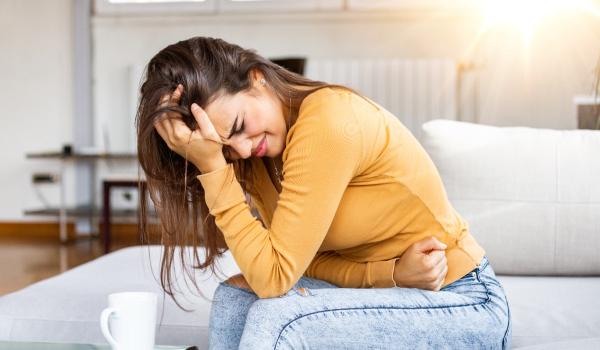 5 metode naturale care pot calma crampele, oboseala și disconfortul emoțional din perioada menstruației