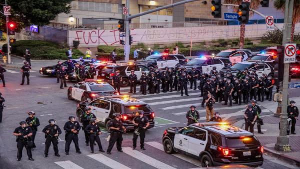 47 de români, pe lista deportaţilor. Trump a trimis 3.000 de soldaţi şi puşcaşi marini pe străzi