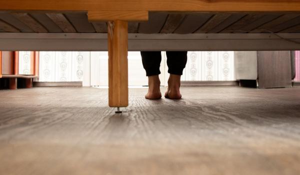 Mii de femei, pozate pe ascuns la epilat sau în cabina de probă. Anchetă după ce imaginile au ajuns pe net