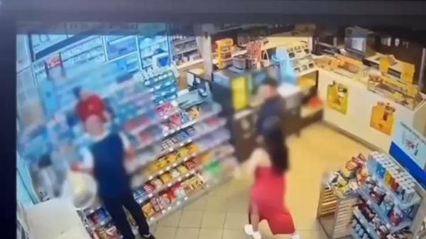 Scandal amoros, într-o benzinărie din Capitală. Un angajat a fost bătut și mușcat de fosta iubită și soțul ei