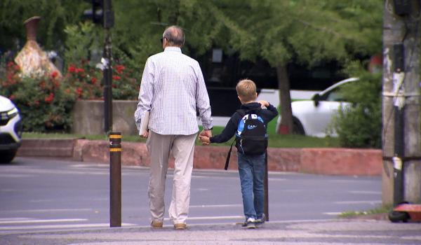 Opţiuni de economisire pentru copii. Cu un euro pe zi, strângem peste 5.000 de euro în 15 ani