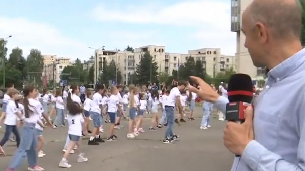 Federația Română de Dans Sportiv a organziat un fashmob cu mii de sportivi din ţară