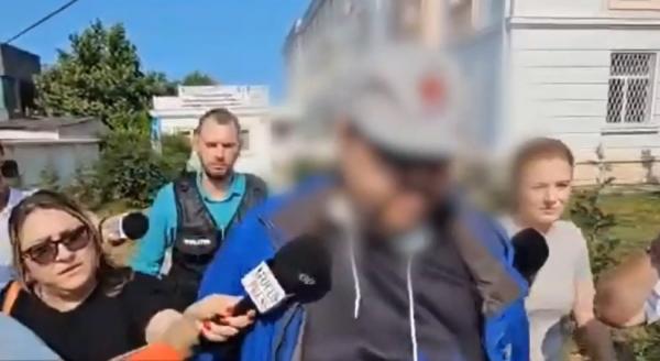 Creatorul site-ului cu poze intime ale femeilor, apărat de mamă: "El este bolnav. Acum l-au supărat"