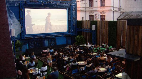 Reacţia unui turist străin când a descoperit că poate petrece şi altfel în Bucureşti: "Sunt recunoscător"