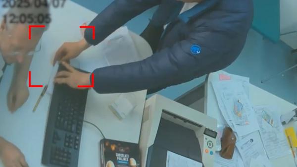 Medicii de la "Carol Davila", filmaţi cum luau şpagă. Ajutau militari să iasă ilegal la pensie mai repede