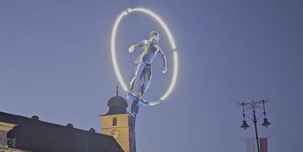 A început cel mai mare festival de teatru din România. Sibiul s-a transformat într-o scenă impresionantă