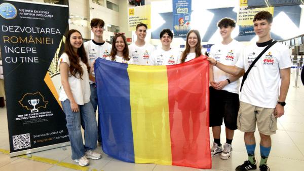 Tineri români au câştigat marele premiu la un concurs din SUA. Urmează să îşi prezinte proiectul la NASA