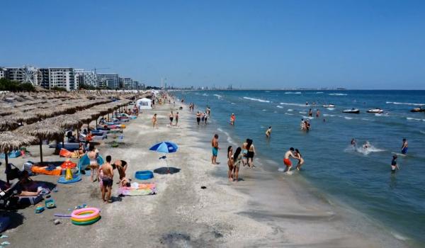 Pericol major după ce indicele radiaţiilor UV a ajuns la 10: arsuri, insolaţie sau cancer de piele