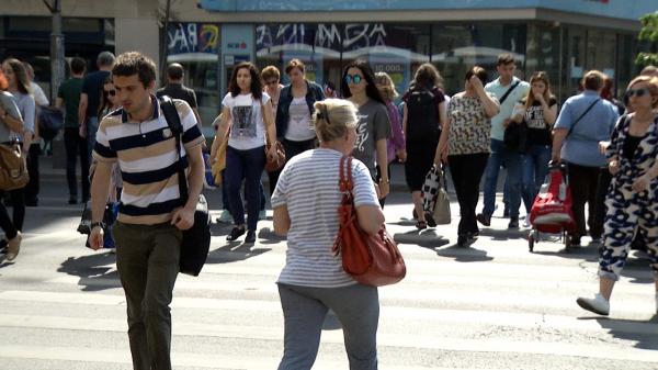 "Revoluţia" lui Bolojan nu-i sperie pe bugetari. Câţi români se tem că şi-ar putea pierde jobul la stat