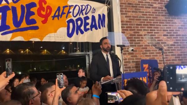 New York ar putea avea primul primar musulman. Promite chirii înghețate și transport gratuit