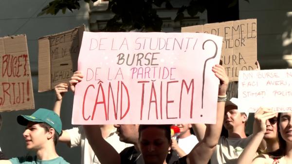 A doua zi în care studenţii protestează că guvernul le taie din burse. Nicuşor Dan: "Sistemul e anormal"