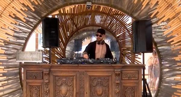 Plajă cu spectacole și fine dining. Cât scot turiştii din buzunar pentru o zi de vacanţă completă pe litoral