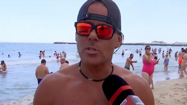 Turiştii sfidează steagul roşu în cel mai aglomerat weekend la mare: "Un pic, 5 minute, nu e problemă"