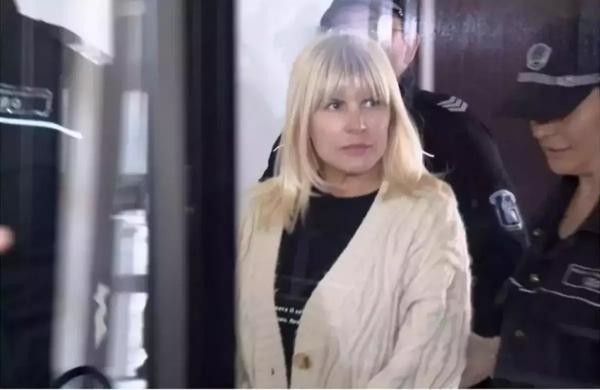 Elena Udrea a fost operată la Spitalul Ploieşti după ce i s-a făcut rău în penitenciar. Se află în secţia ATI