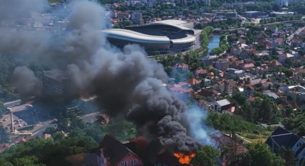 Incendiu puternic la un restaurant cunoscut din Cluj. Pompierii au intervenit cu 7 autospeciale