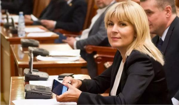 Elena Udrea poate fi eliberată condiţionat. Decizia Judecătoriei Ploieşti nu e definitivă