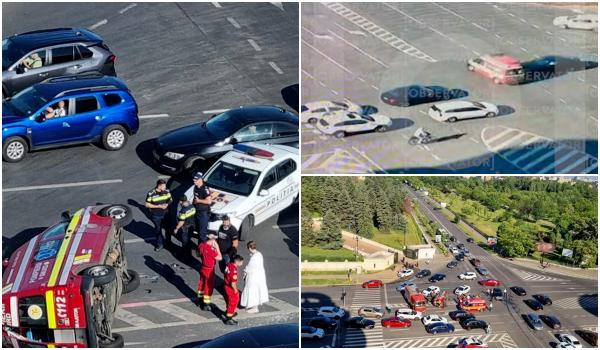 Momentul în care o ambulanță în misiune se ciocnește cu o maşină și se răstoarnă într-o intersecţie aglomerată