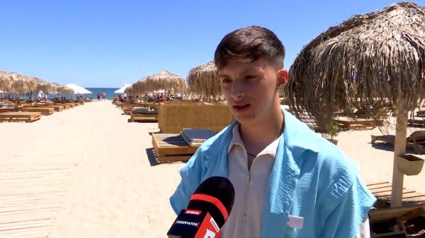 După clasa a zecea, Doru s-a angajat pe litoral ca ospătar. Câţi bani face din salariu şi tips