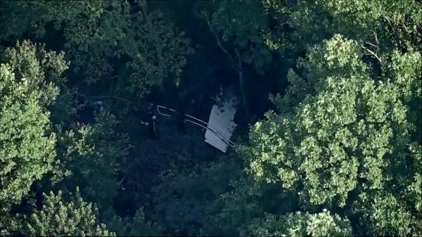 Miracol după un incident aviatic în SUA. Un avion s-a prăbuşit într-o pădure, toţi pasagerii au supravieţuit