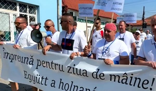 Proteste la Praid: Localnicii, nemulţumiţi de situaţia în care au ajuns. Cer demiterea vinovaților