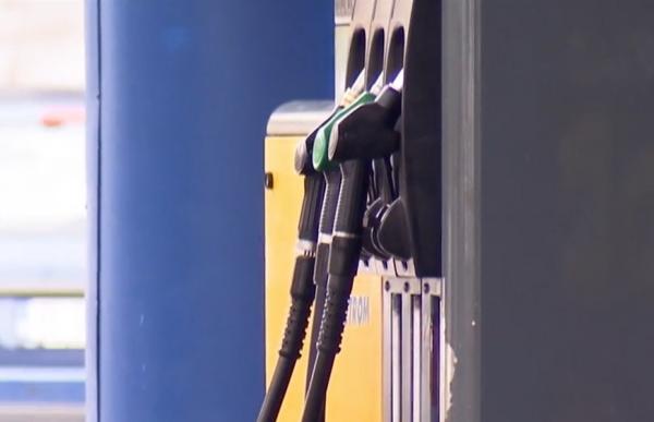Combustibilii se scumpesc din august. Cât va costa litrul de benzină şi ce impact va avea asupra economiei
