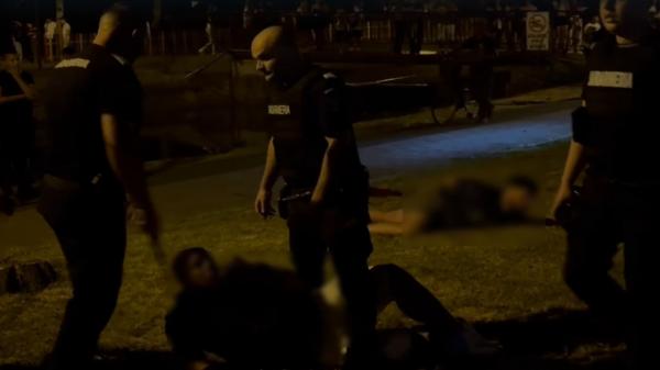 Mai mulţi tineri din Timiş, răfuială cu topoare în plină stradă. Au fost imobilizaţi cu greu de jandarmi