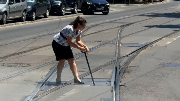 6 din cele 500 de macazuri din Capitală vor fi automatizate. Vatmanii vor scăpa doar parţial de rangă