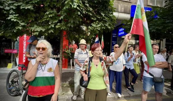 Trecerea la € i-a scos pe bulgari în stradă. Se tem că adoptarea monedei va duce la scăderea nivelului de trai