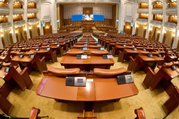 Guvernul a făcut modificări la pachetul de măsuri fiscale. AUR pregăteşte o moţiune de cenzură